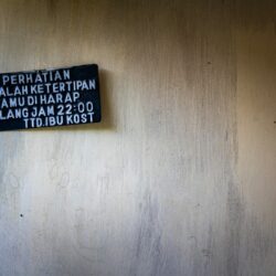 Perhatian Jagalah Ketertipan Tamu Di Harap poster