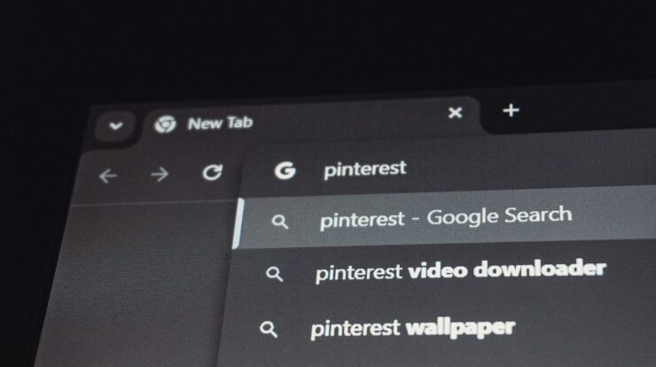 Browser search bar with pinterest suggestions