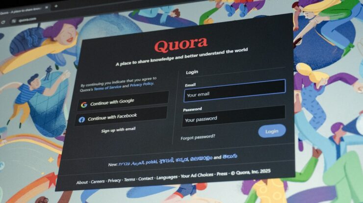 Quora login screen with email and password fields