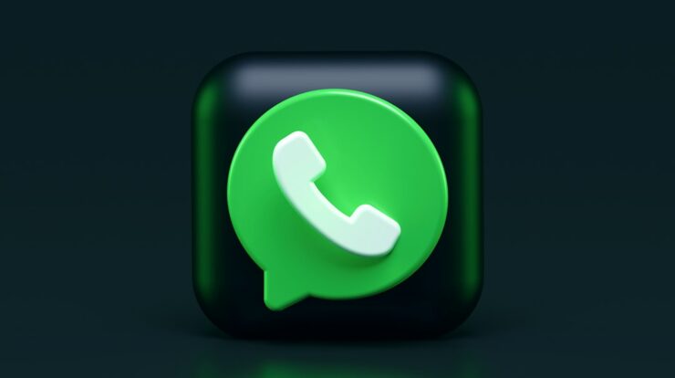 A green speech bubble icon with a white telephone handset on a dark background